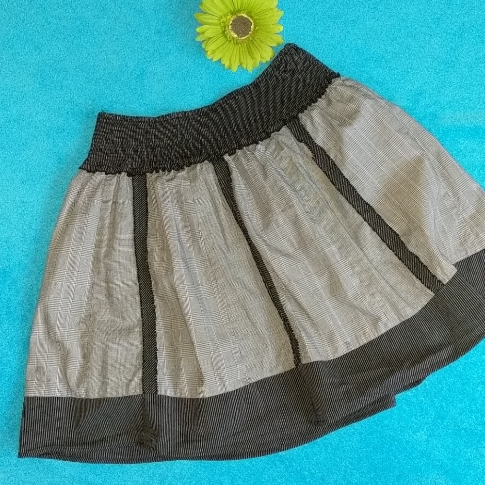 Black and Gray tiny plaid skirt sz.S #241